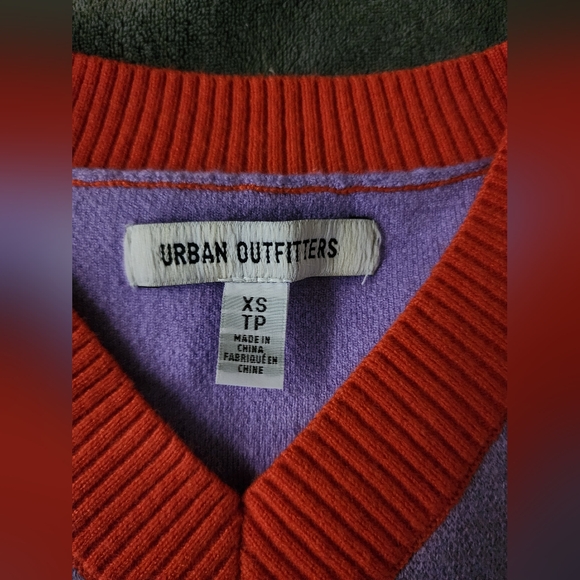 Urban Outfitters XS sweater tank top strawberry BNWOT - Picture 5 of 5